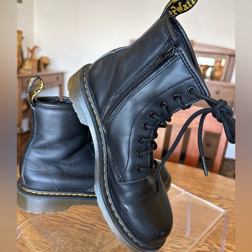 Doc Martens Junior boots, side zip and lace up size US-3/EU-34 model 15382